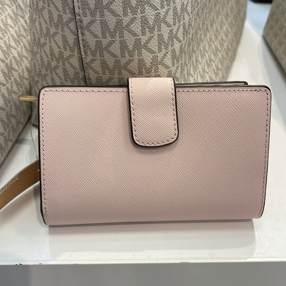 Michael Medium Crossgrain Leather Bifold Wallet
Powder Blush 
NWT - Picture 2 of 16